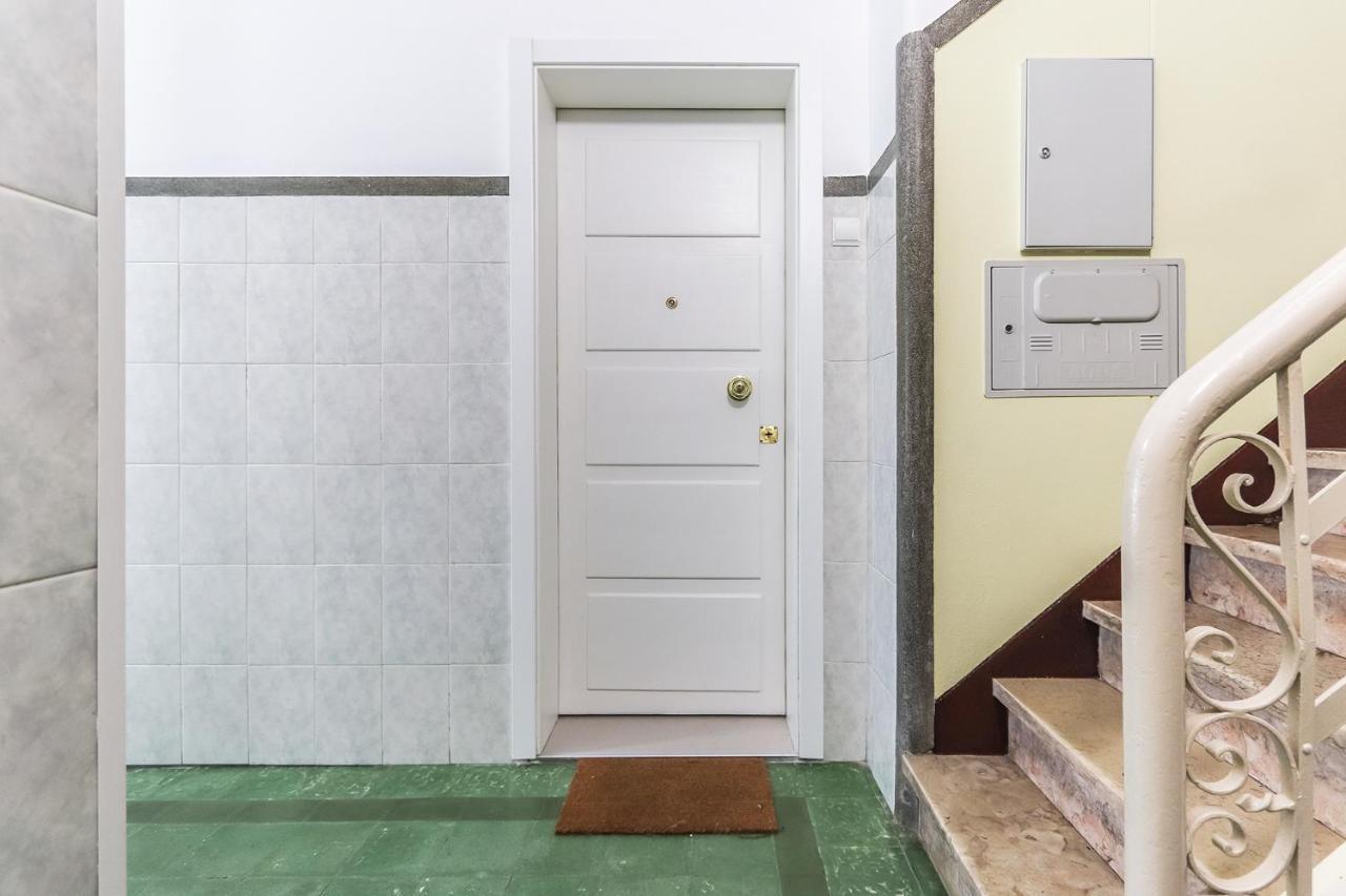 Vita Portucale ! Moscavide Casa Branca W/ Terrace Lisabona Exterior foto